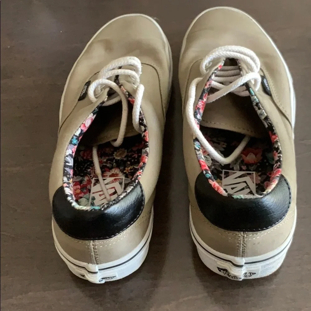 Vans - Picture 3 of 7